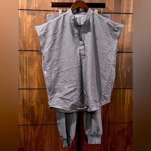 FIGS Technical Collection Scrub Set